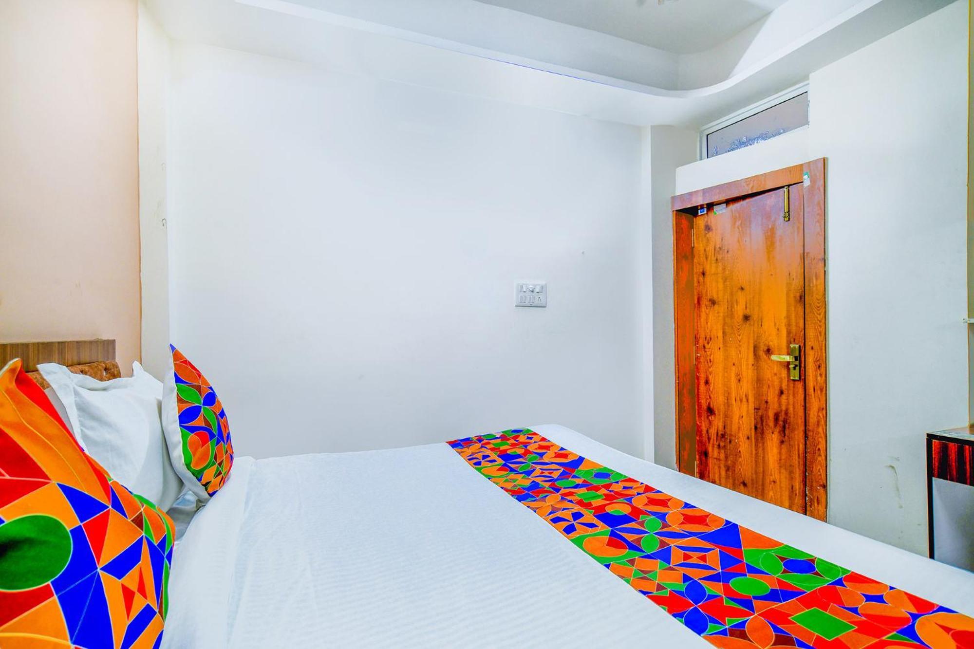 Hotel O Regal إندور المظهر الخارجي الصورة
