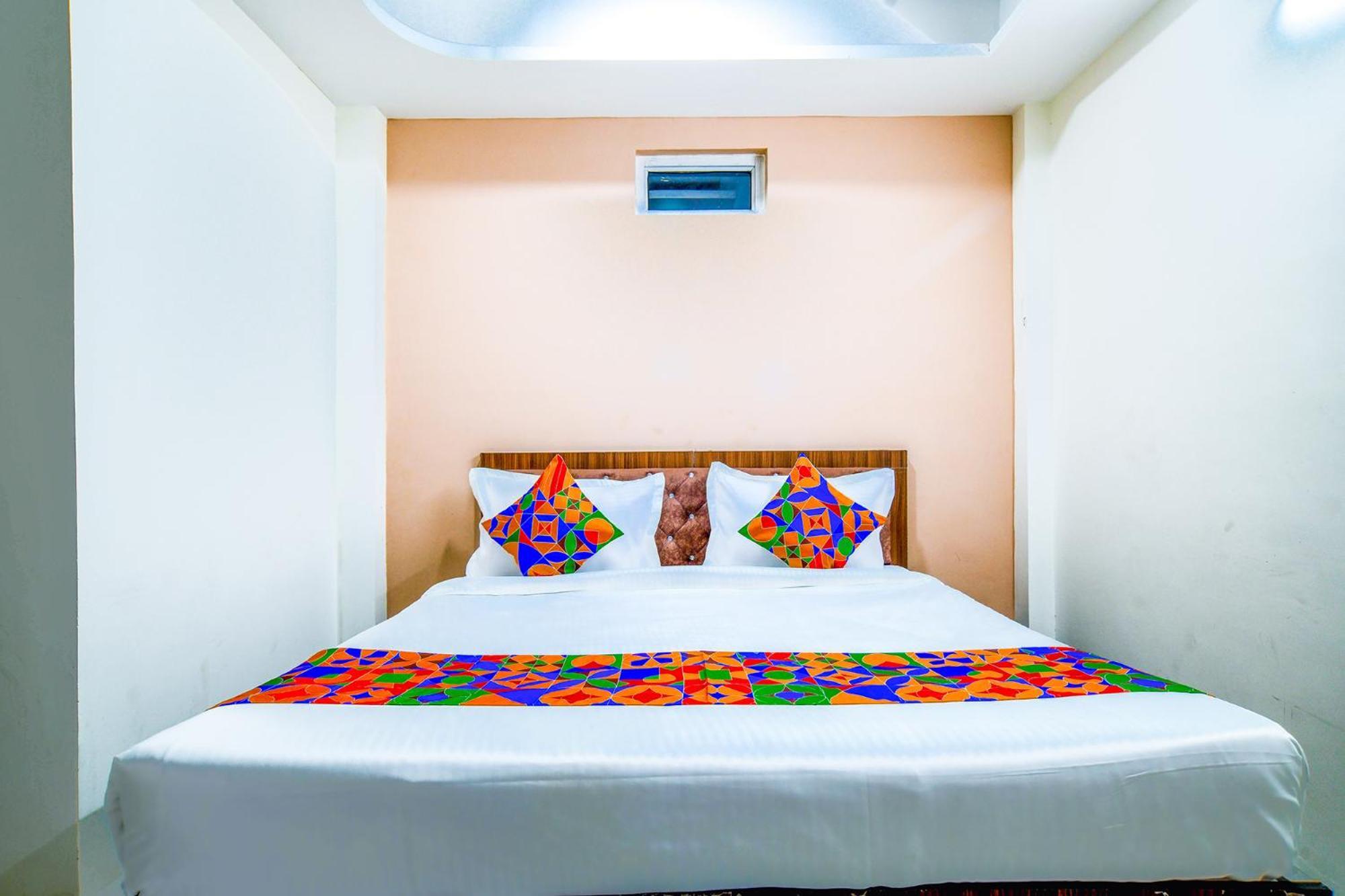 Hotel O Regal إندور المظهر الخارجي الصورة
