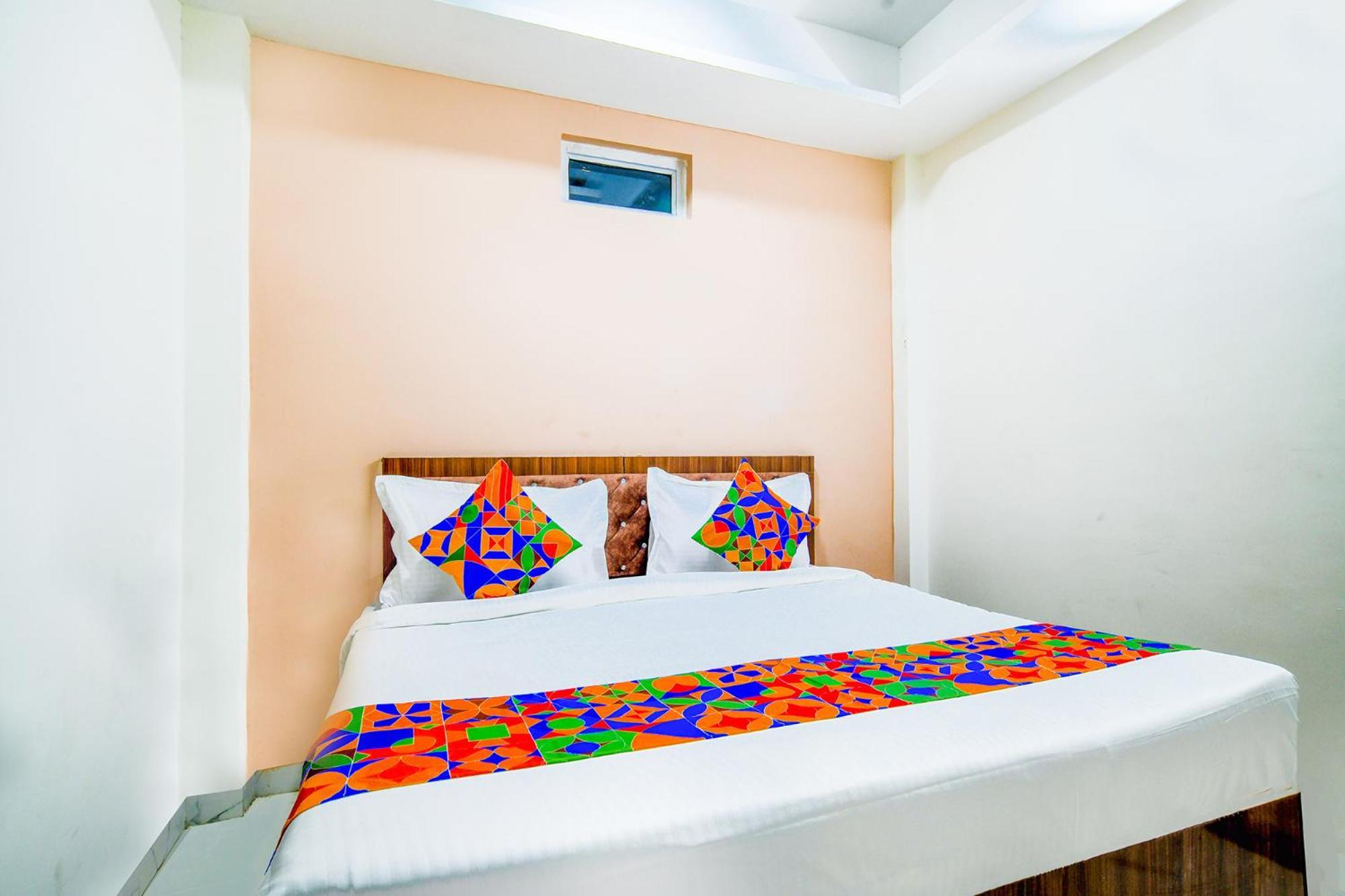Hotel O Regal إندور المظهر الخارجي الصورة