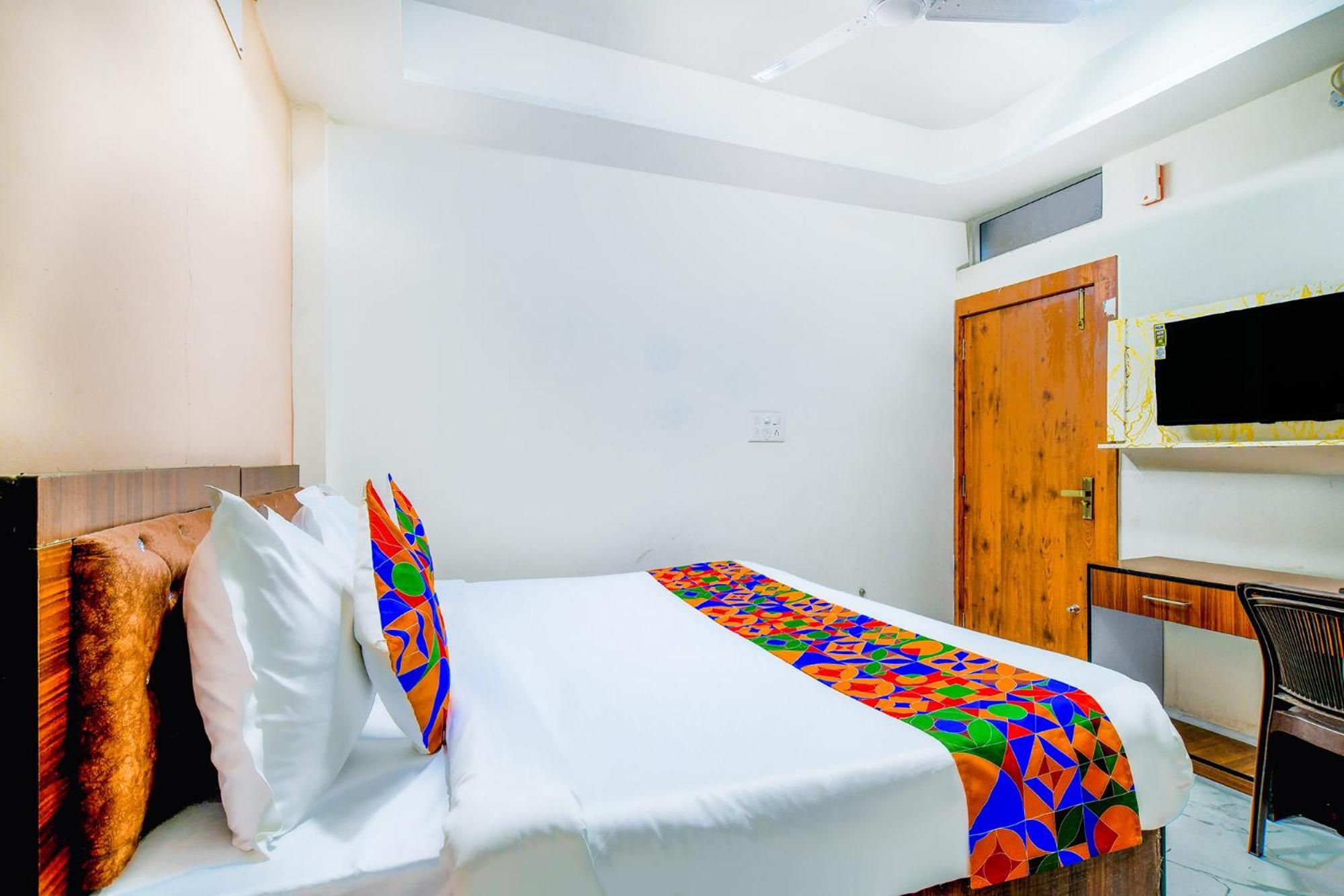 Hotel O Regal إندور المظهر الخارجي الصورة