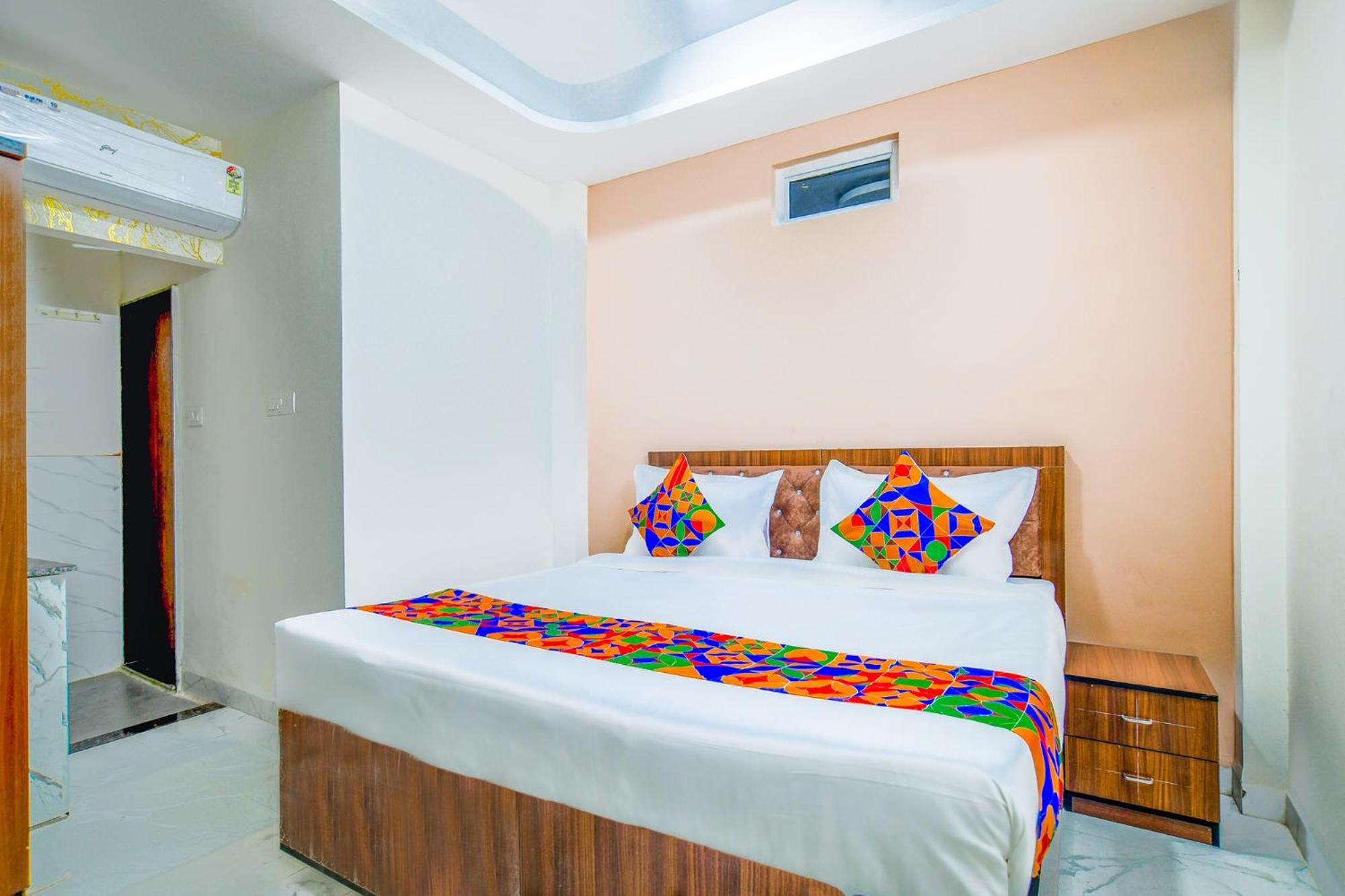 Hotel O Regal إندور المظهر الخارجي الصورة