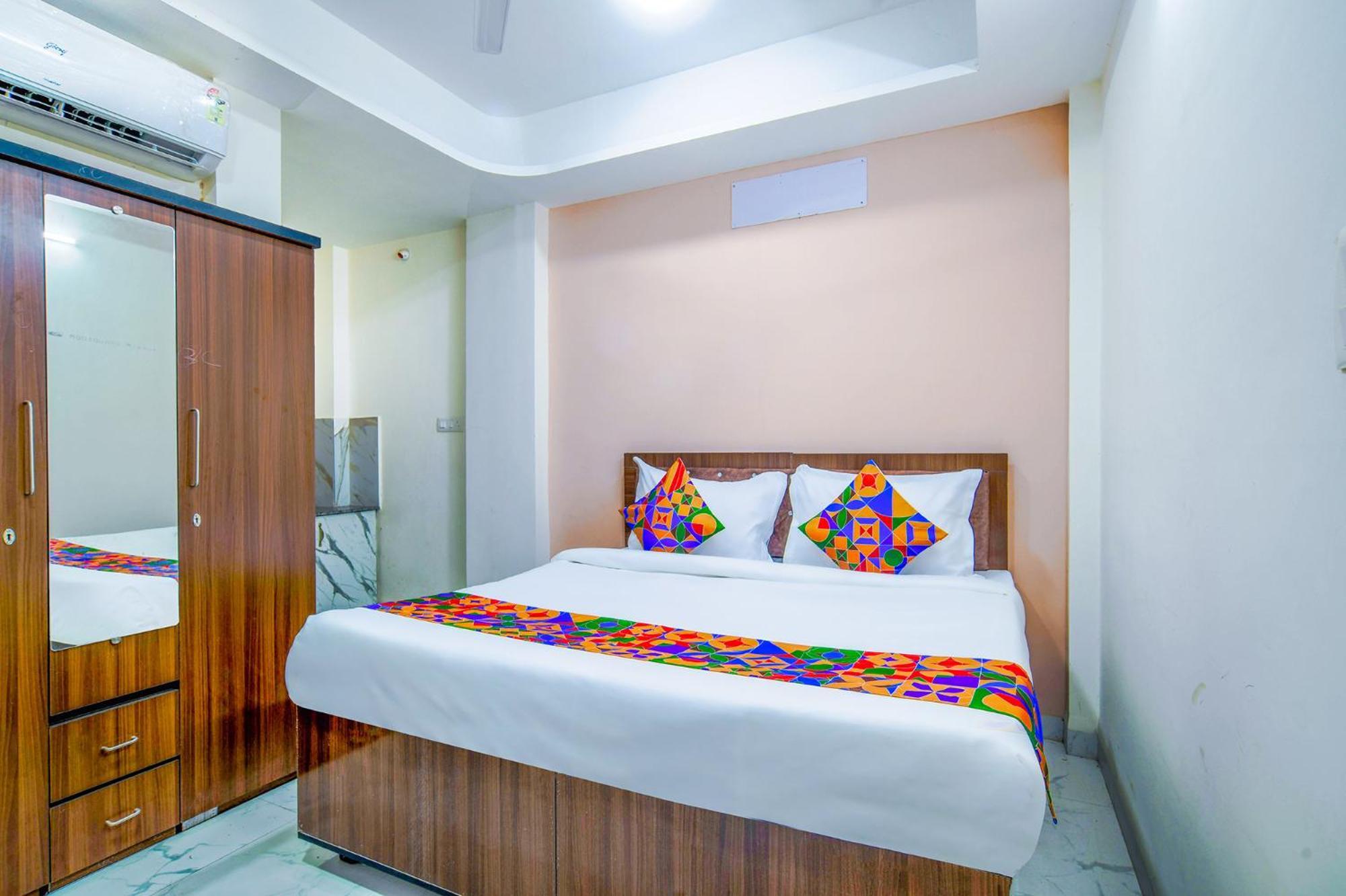 Hotel O Regal إندور المظهر الخارجي الصورة