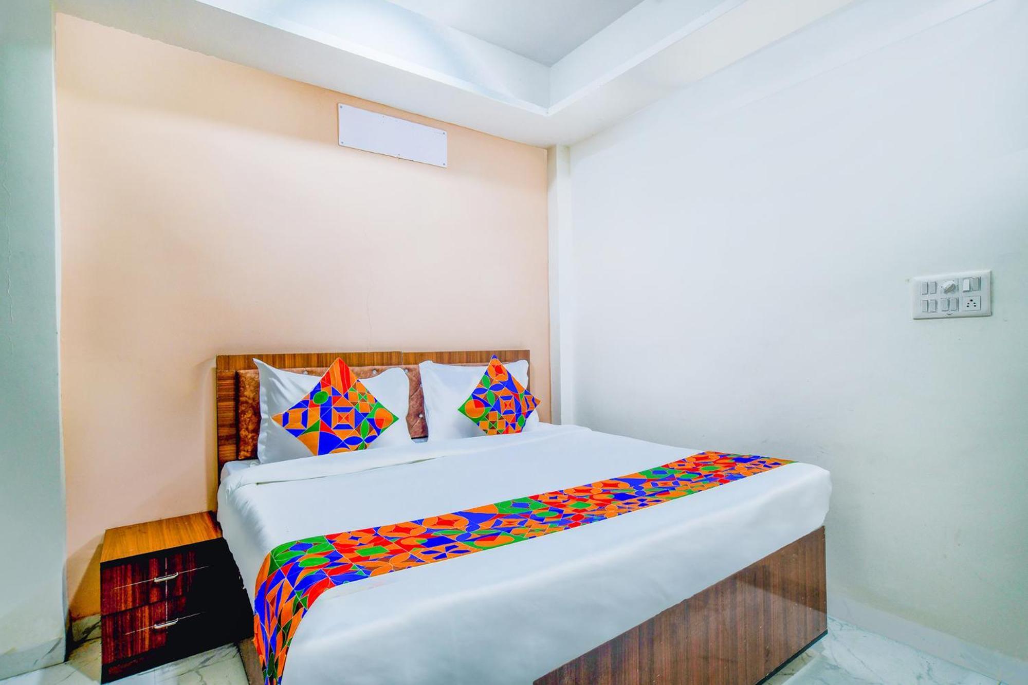 Hotel O Regal إندور المظهر الخارجي الصورة