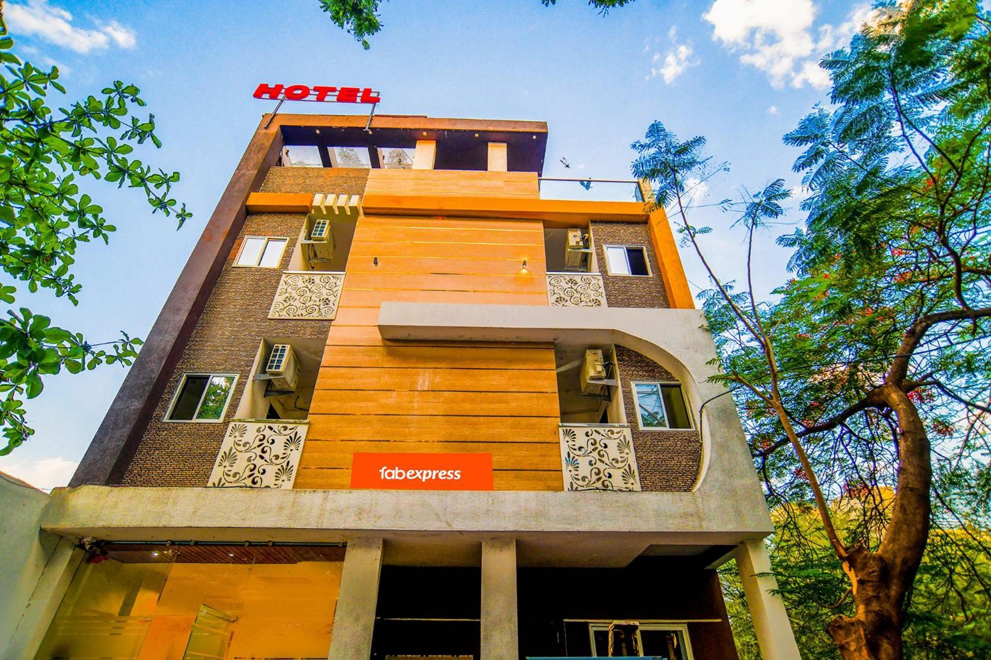 Hotel O Regal إندور المظهر الخارجي الصورة