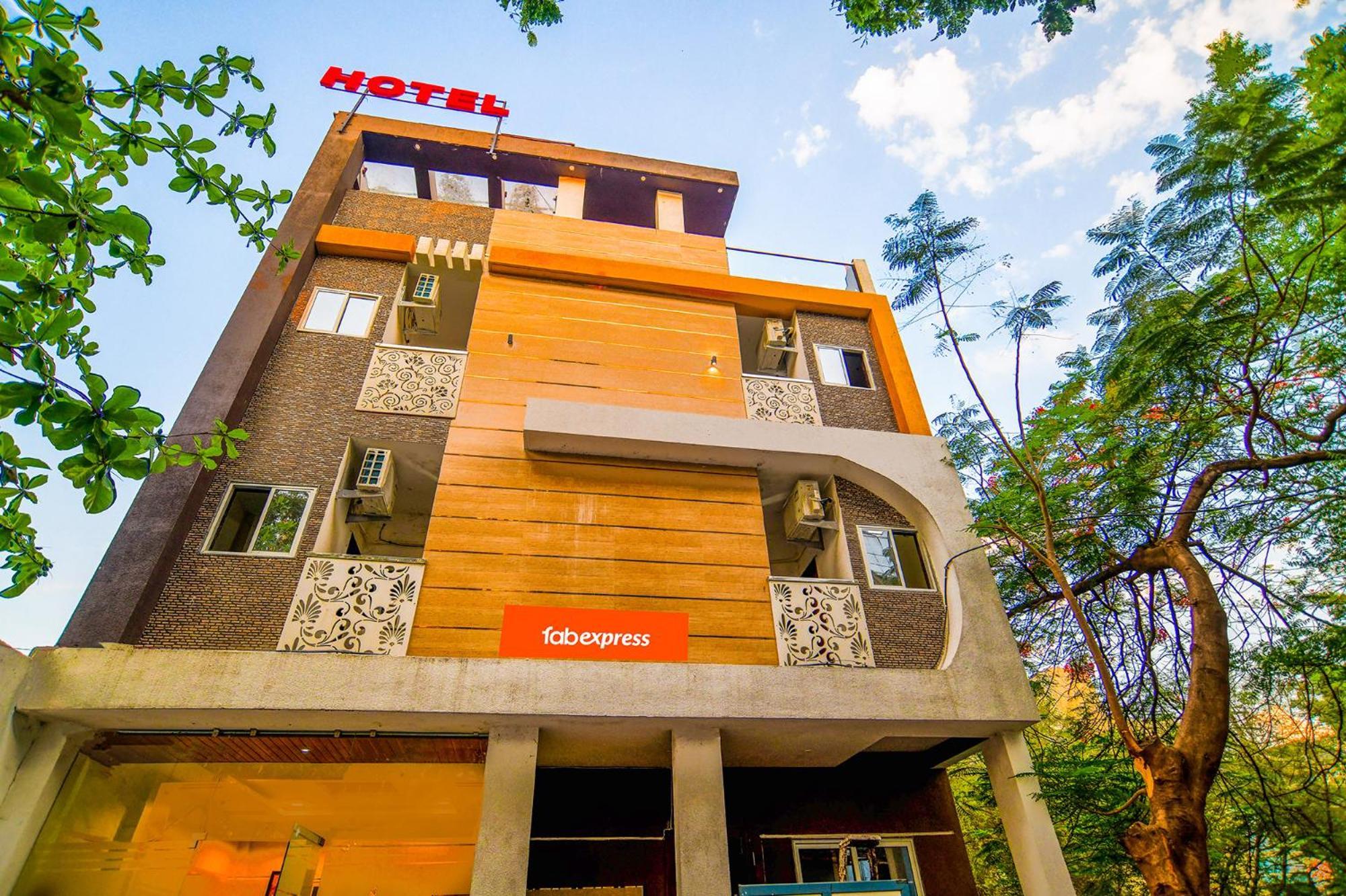 Hotel O Regal إندور المظهر الخارجي الصورة