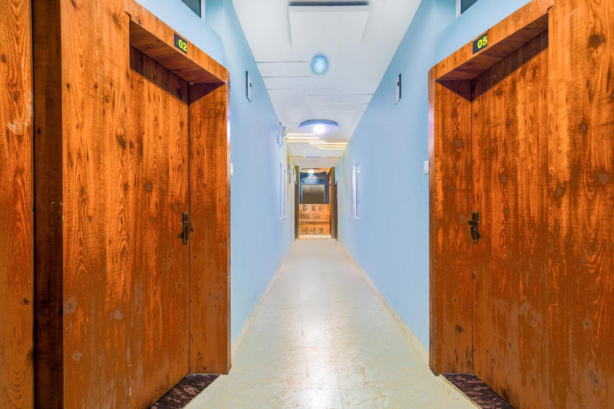 Hotel O Regal إندور المظهر الخارجي الصورة