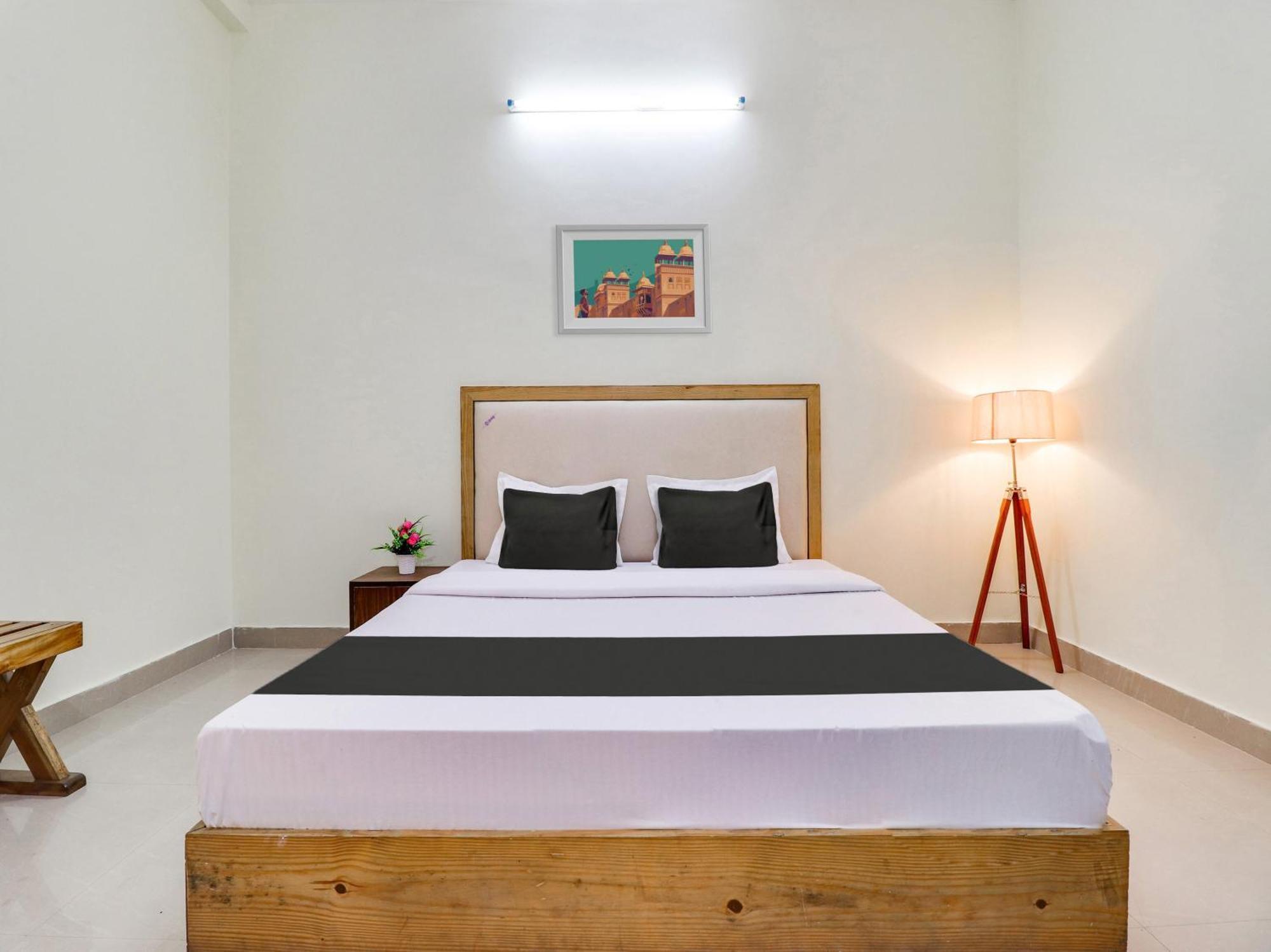 Hotel O Regal إندور المظهر الخارجي الصورة