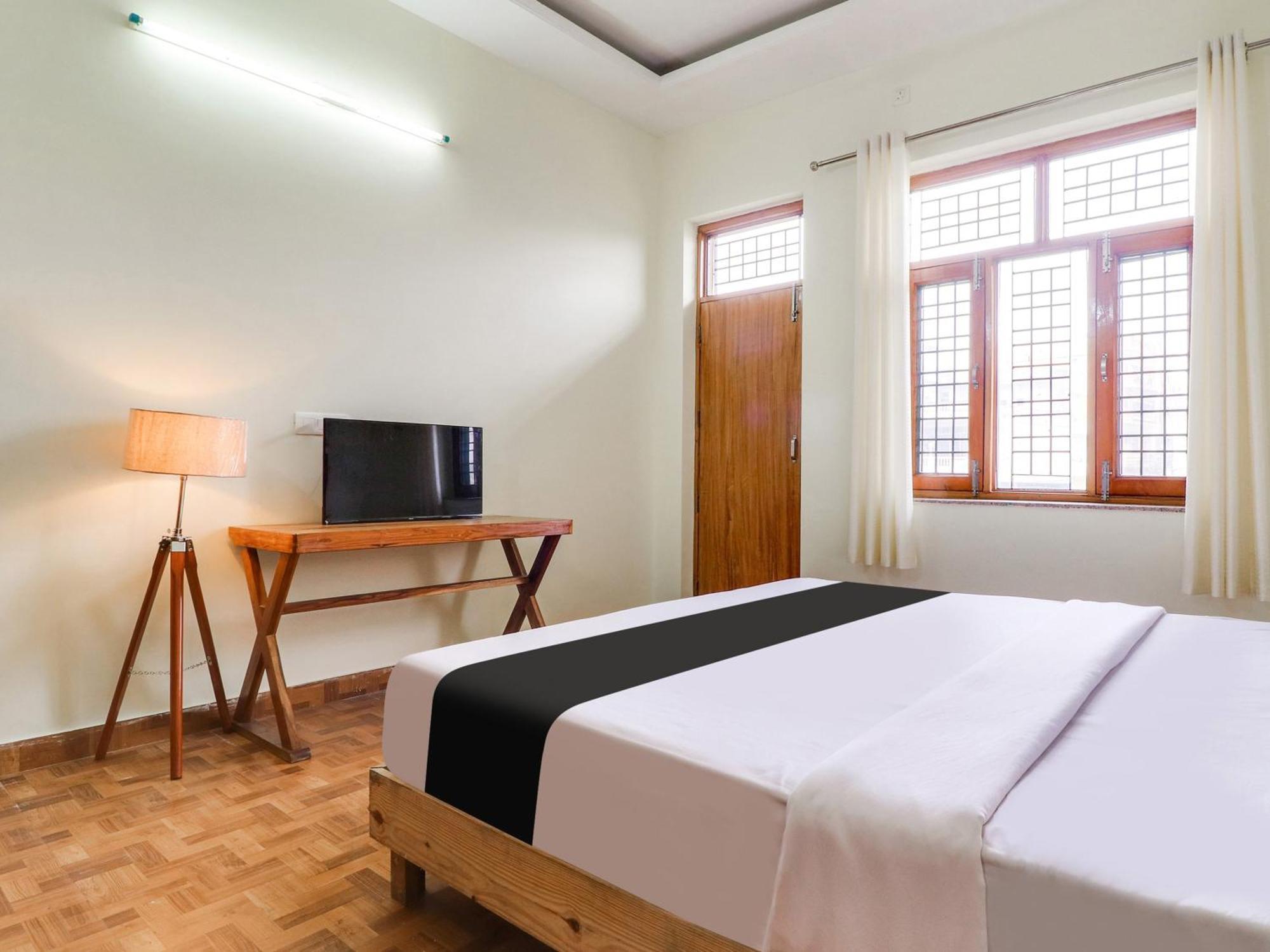 Hotel O Regal إندور المظهر الخارجي الصورة