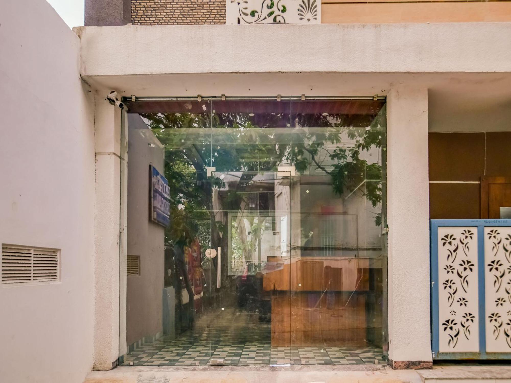 Hotel O Regal إندور المظهر الخارجي الصورة