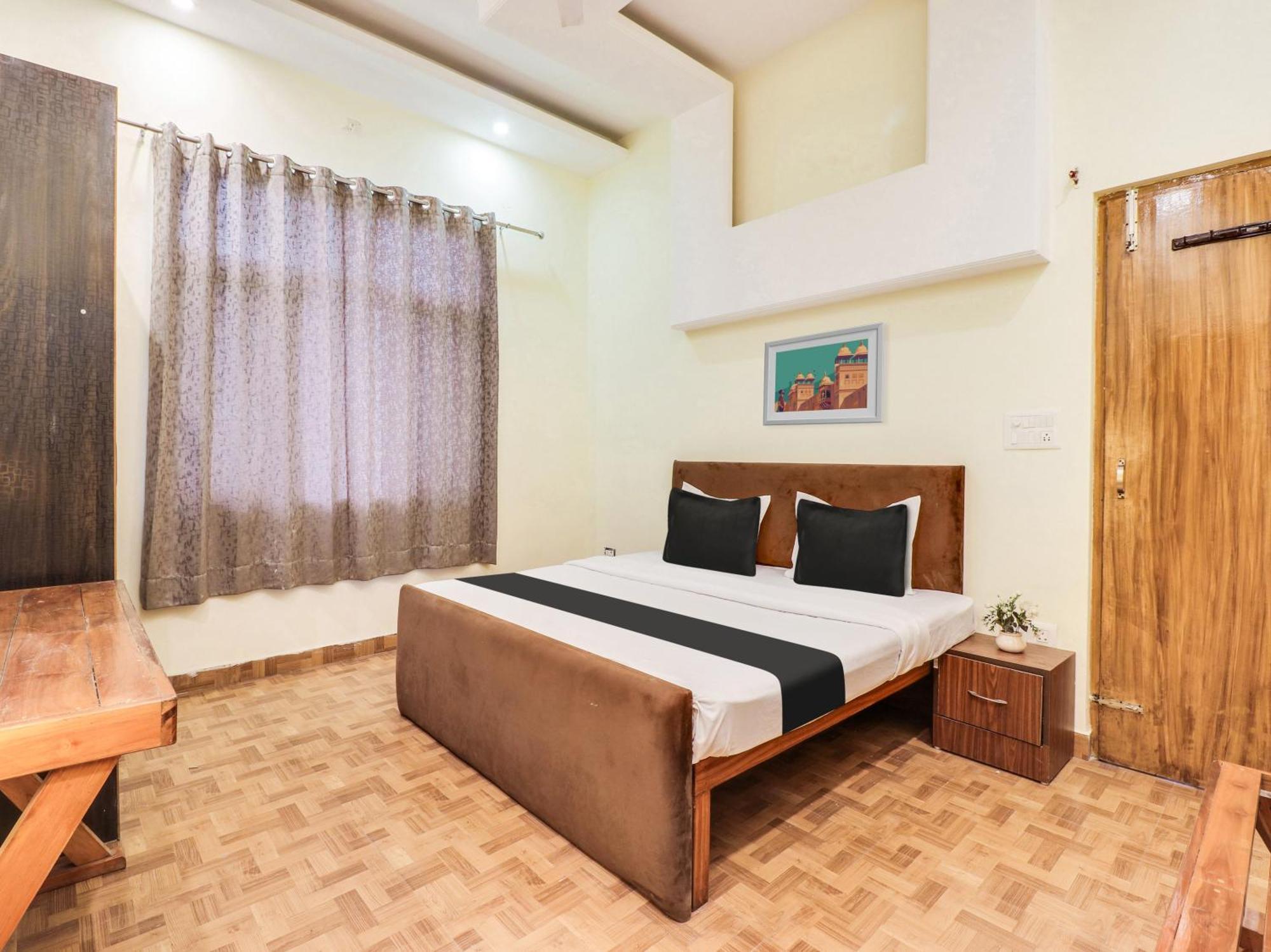 Hotel O Regal إندور المظهر الخارجي الصورة