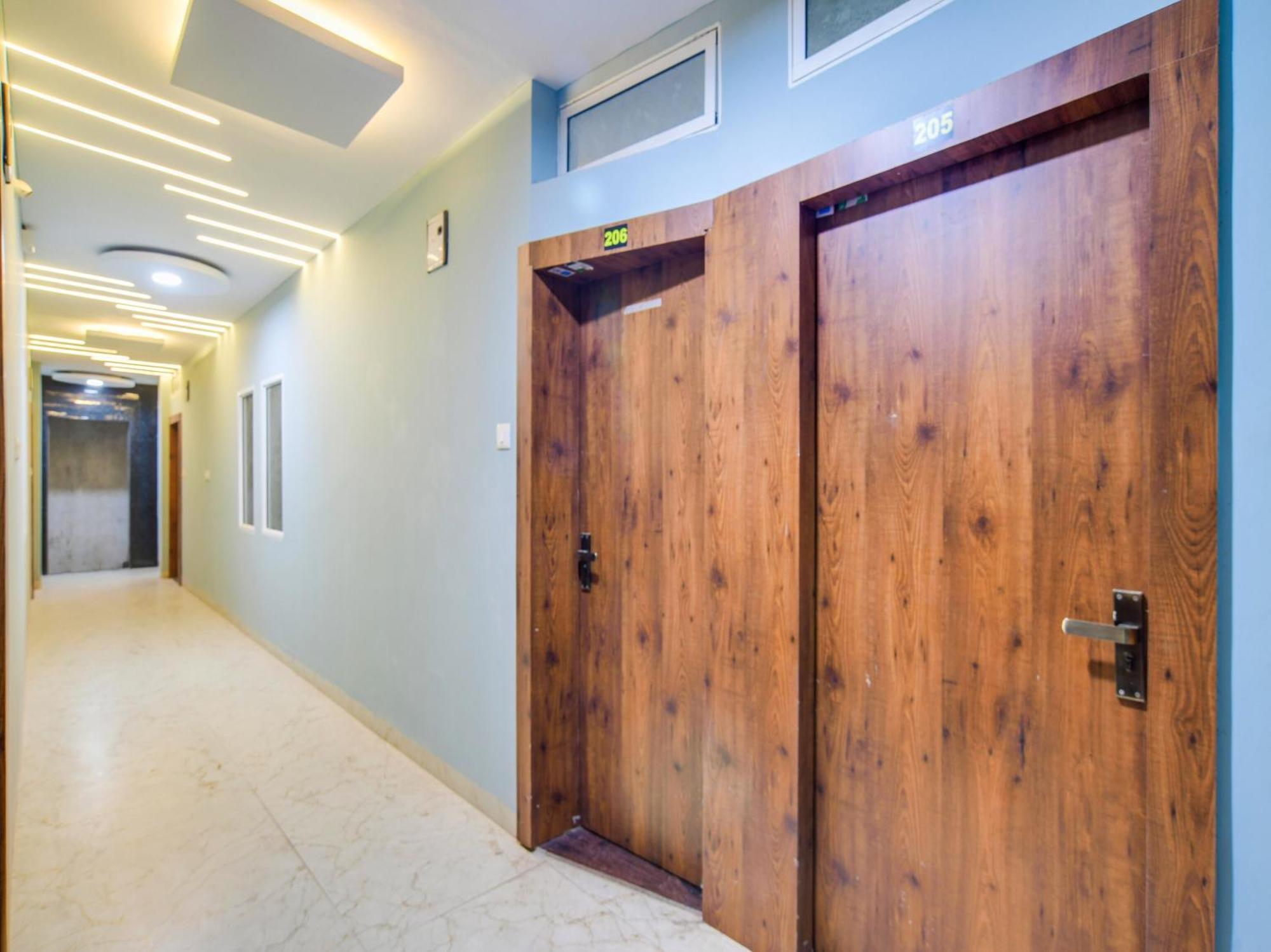 Hotel O Regal إندور المظهر الخارجي الصورة