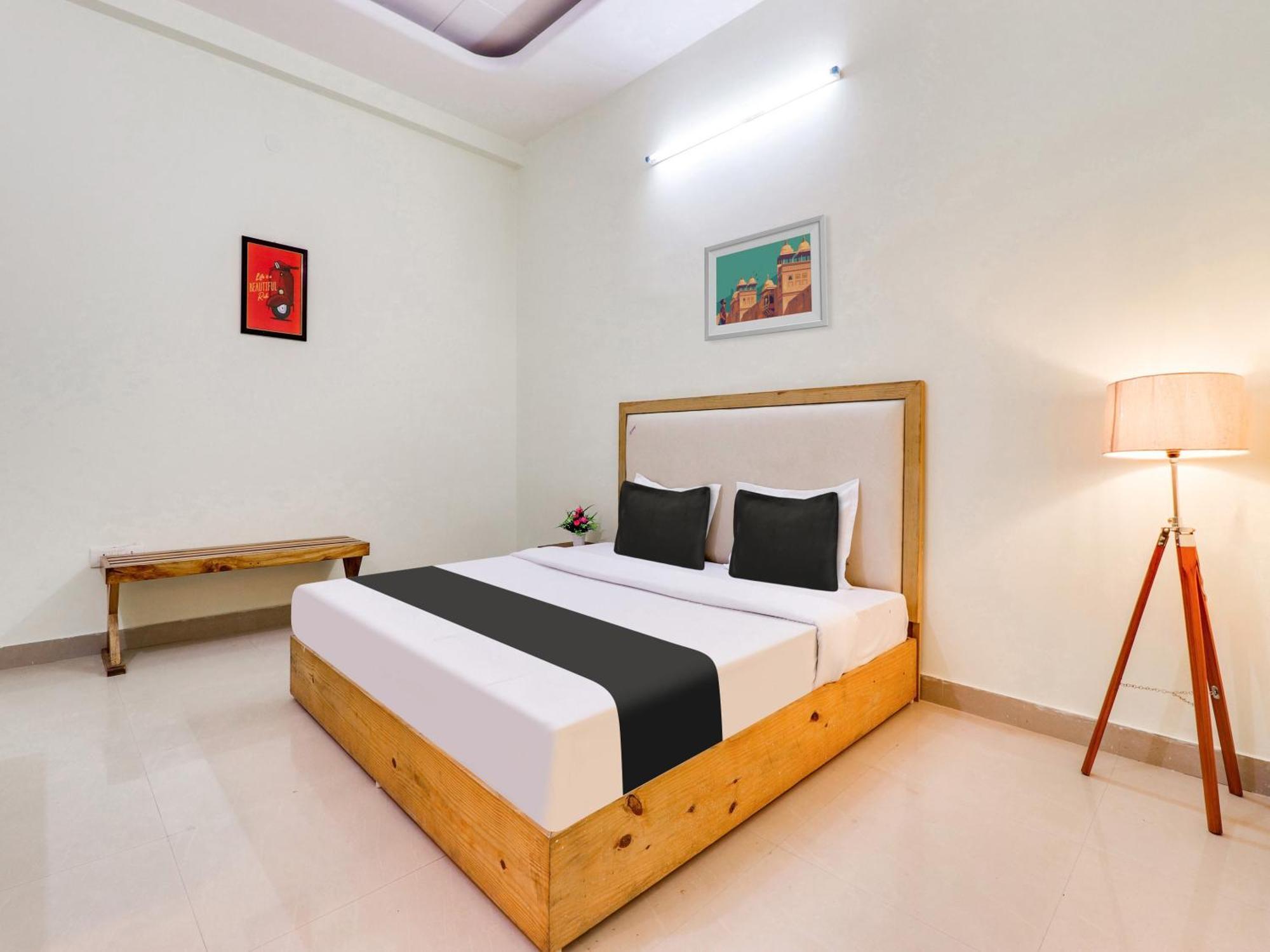 Hotel O Regal إندور المظهر الخارجي الصورة