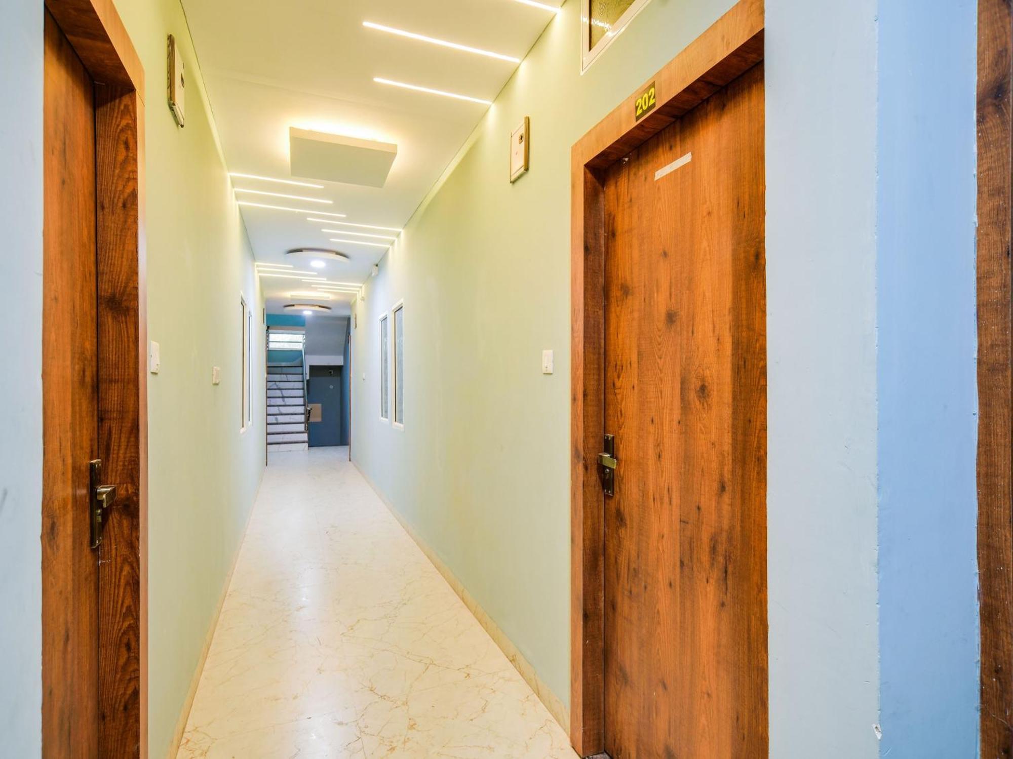 Hotel O Regal إندور المظهر الخارجي الصورة