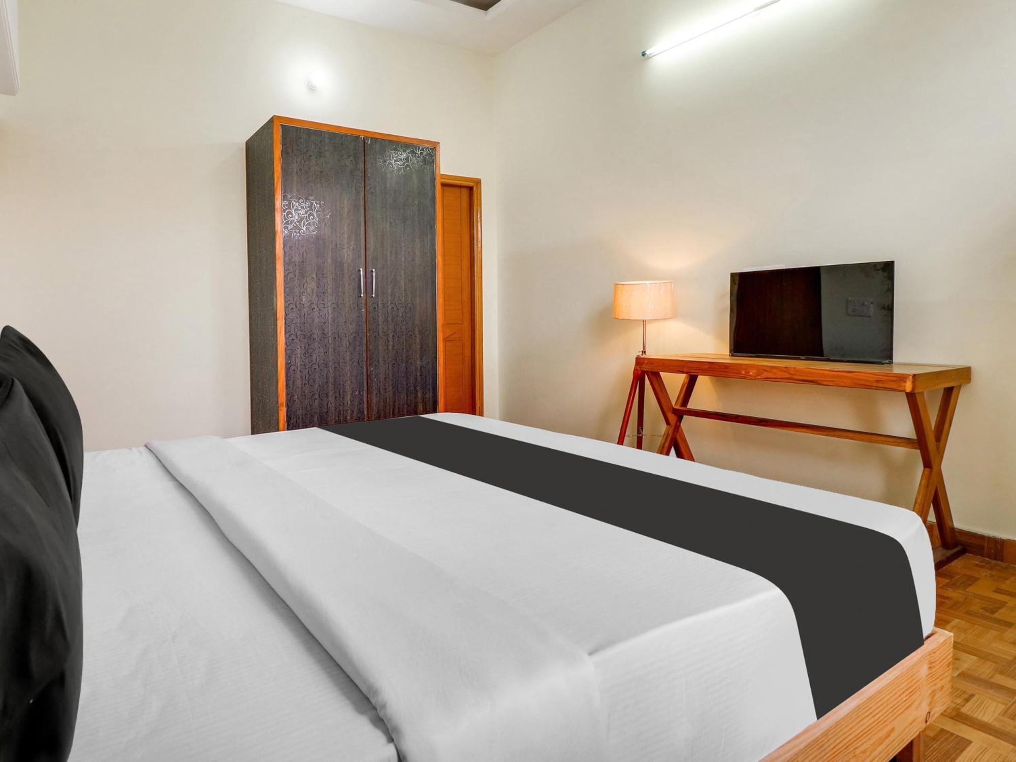 Hotel O Regal إندور المظهر الخارجي الصورة