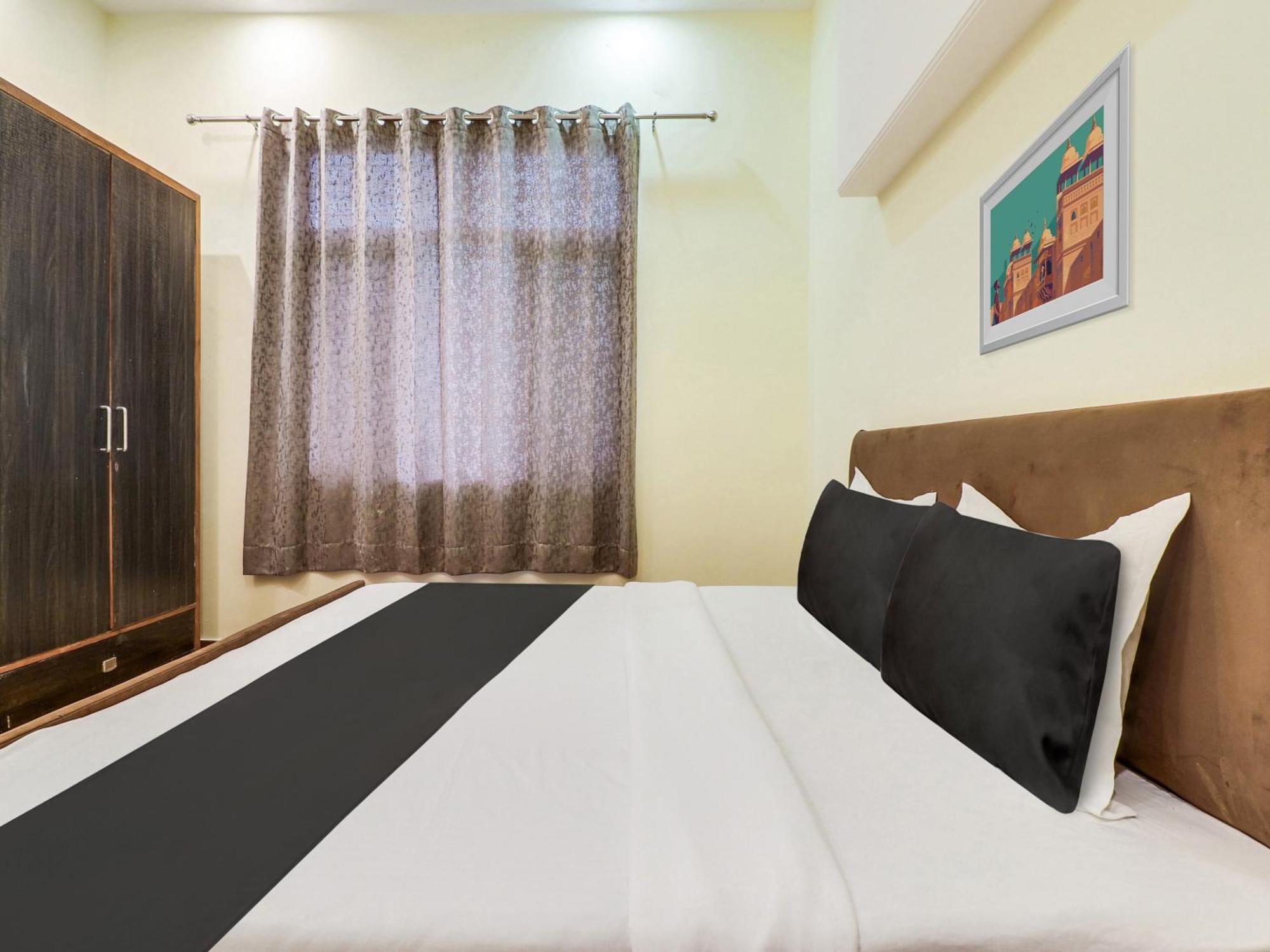 Hotel O Regal إندور المظهر الخارجي الصورة
